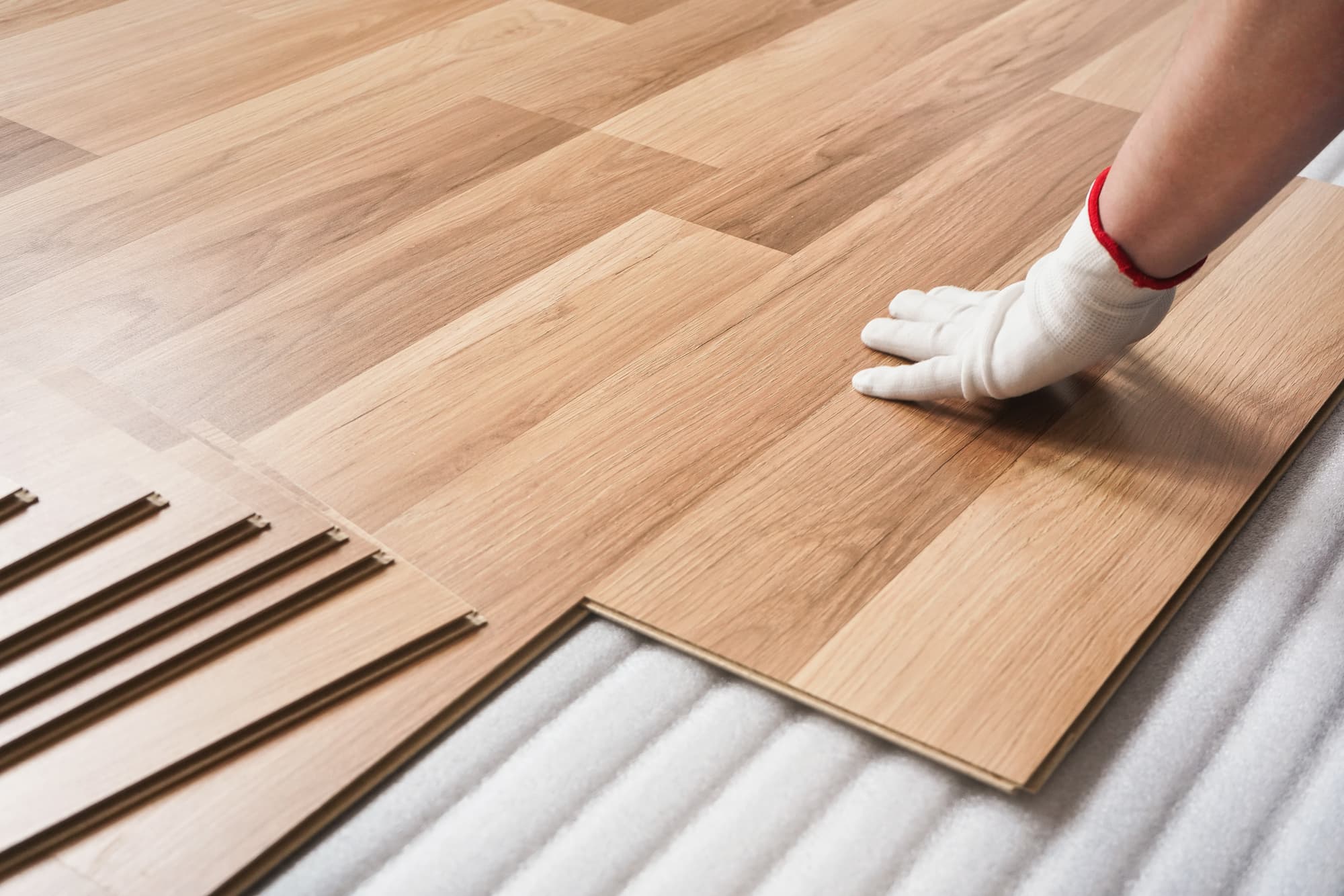 Spécialiste des revêtements de sols : pose de parquet et carrelage autour de Mulhouse et Saint-Louis Thann 1